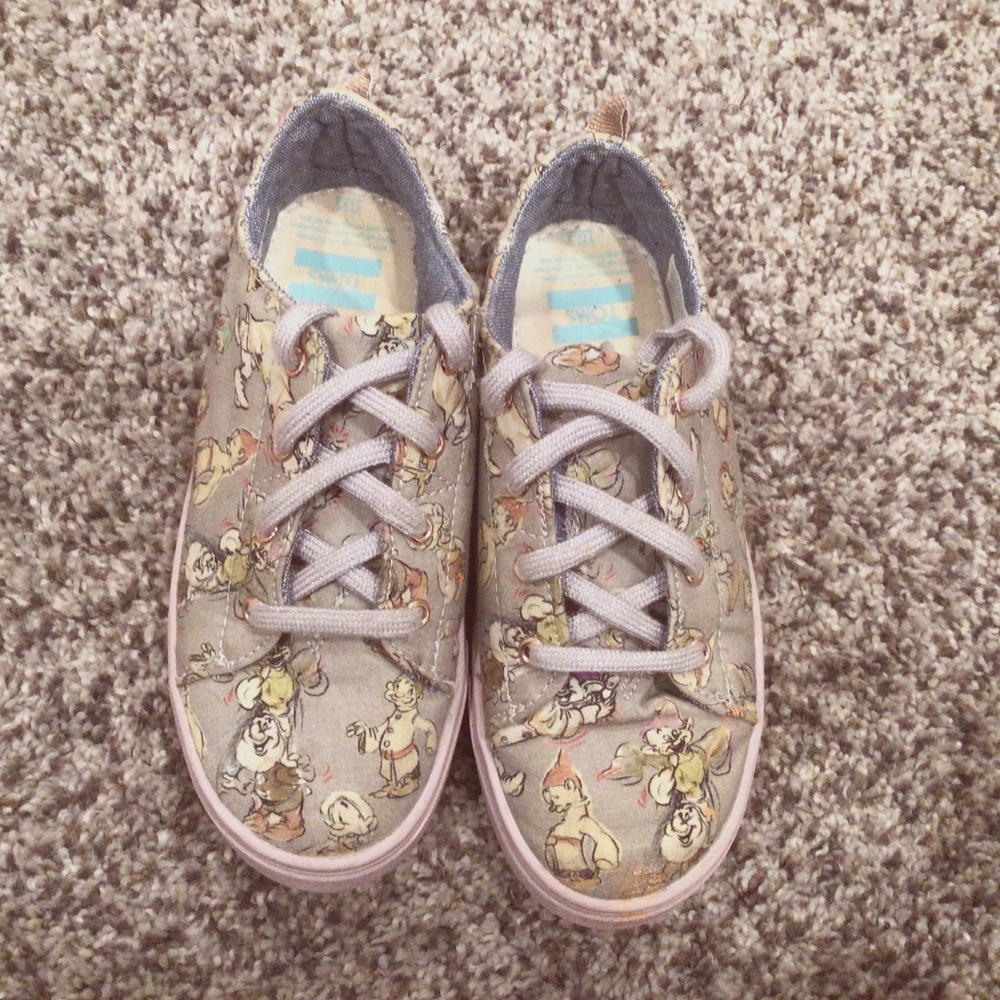 Toms Disney shoes size 13.5 youth